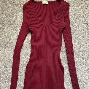 Maroon long sleeve, long in back. Small